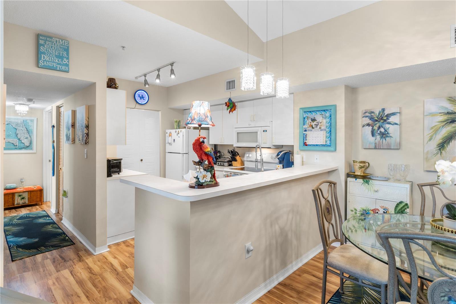 Image 13 of 39 For 1610 42nd Circle 211