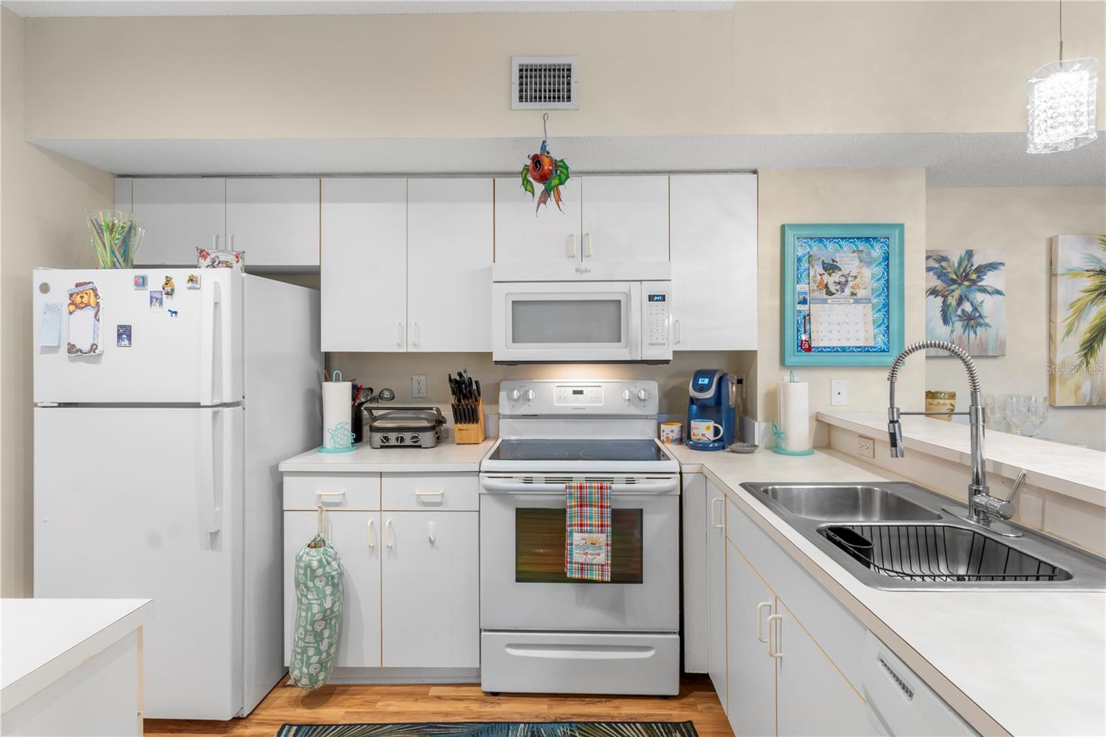 Image 14 of 39 For 1610 42nd Circle 211