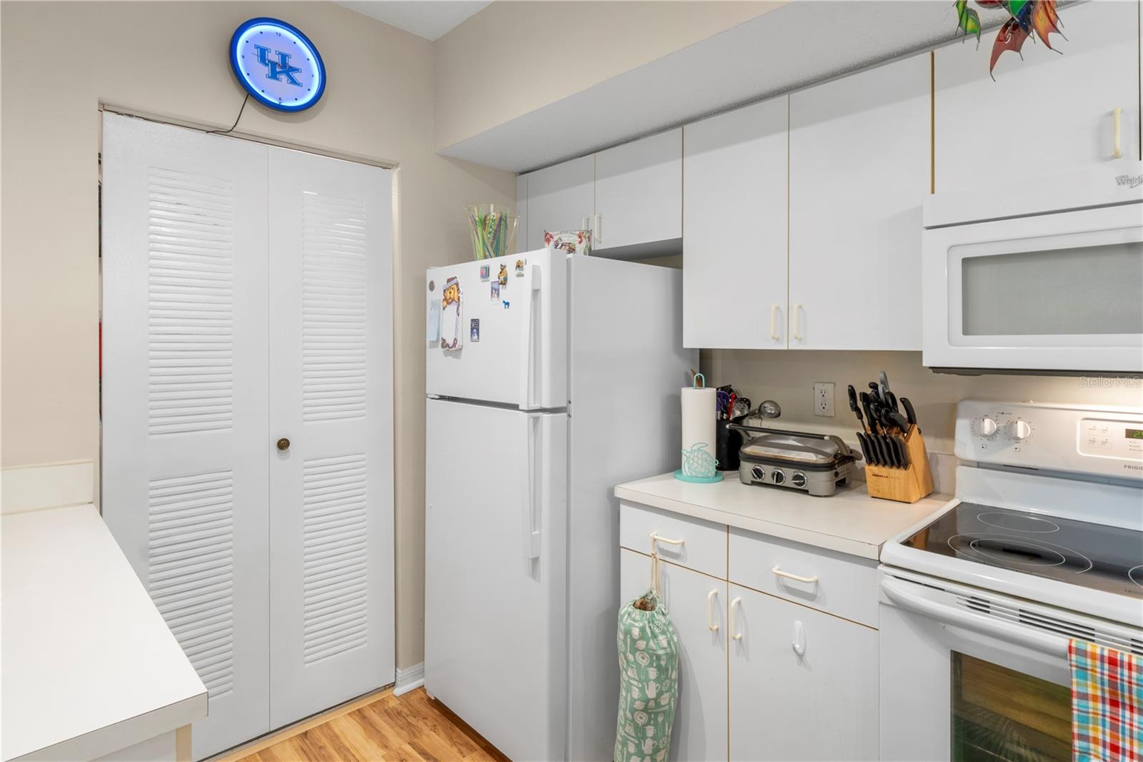 Image 15 of 39 For 1610 42nd Circle 211