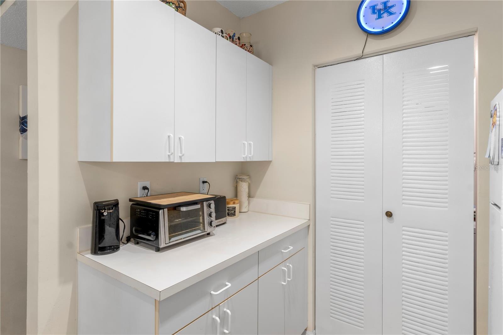 Image 16 of 39 For 1610 42nd Circle 211