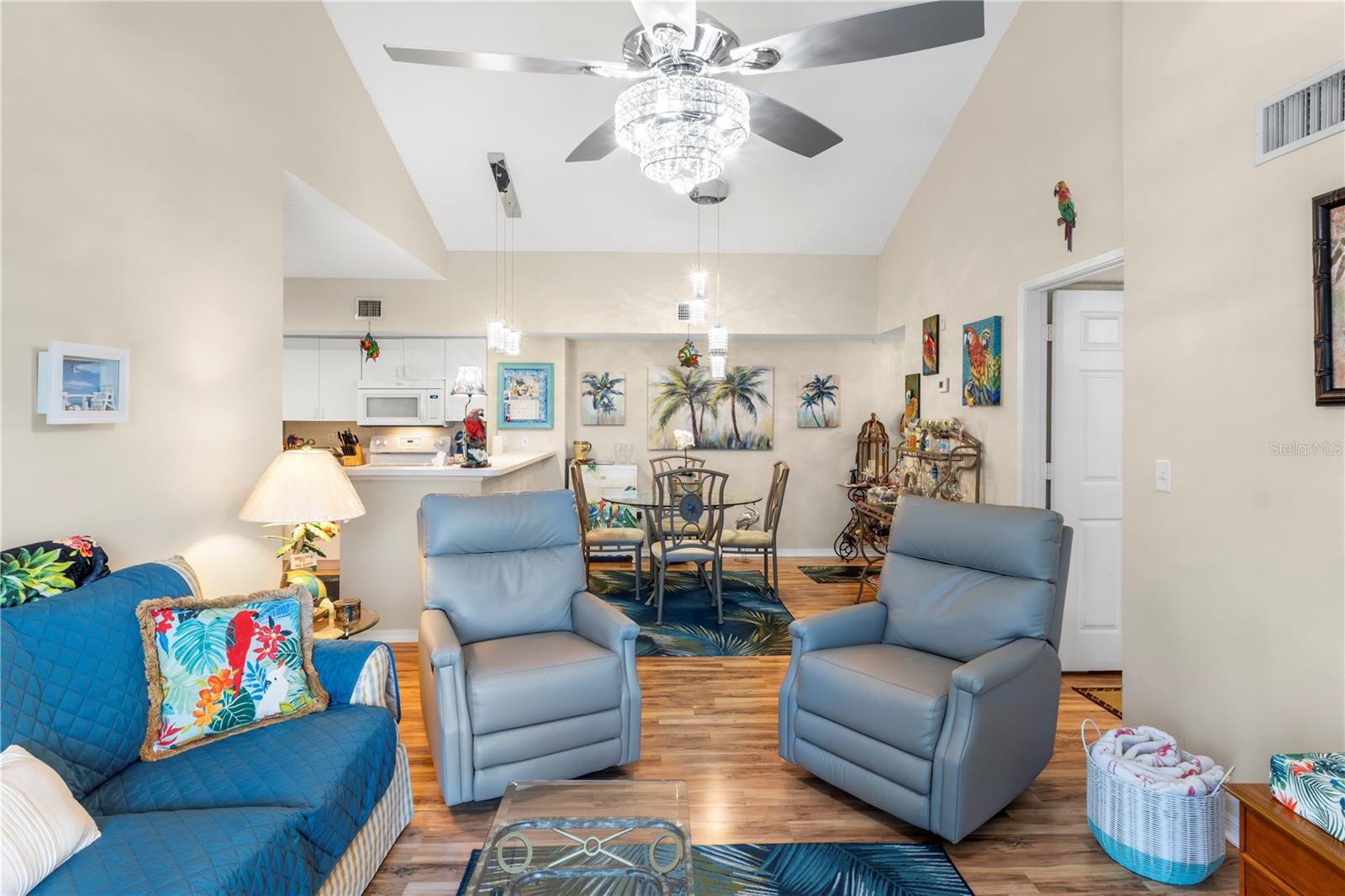 Image 18 of 39 For 1610 42nd Circle 211