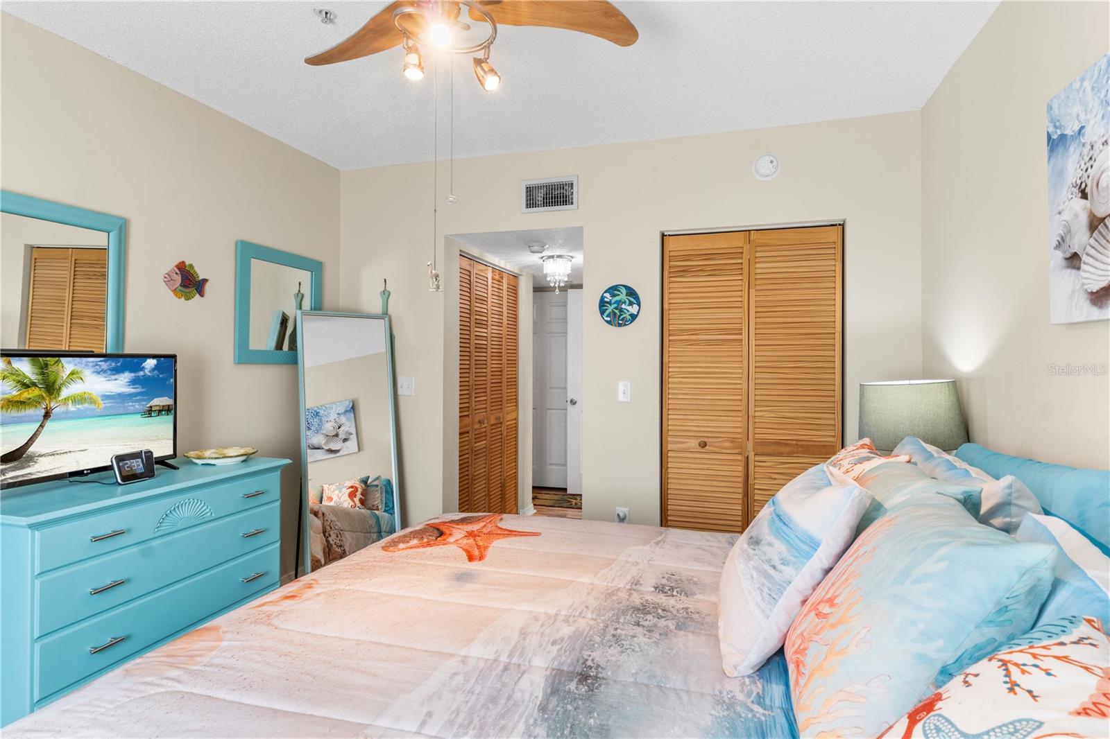 Image 23 of 39 For 1610 42nd Circle 211