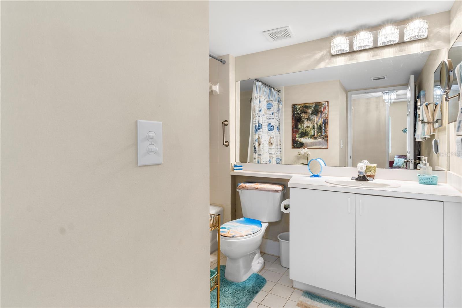 Image 31 of 39 For 1610 42nd Circle 211