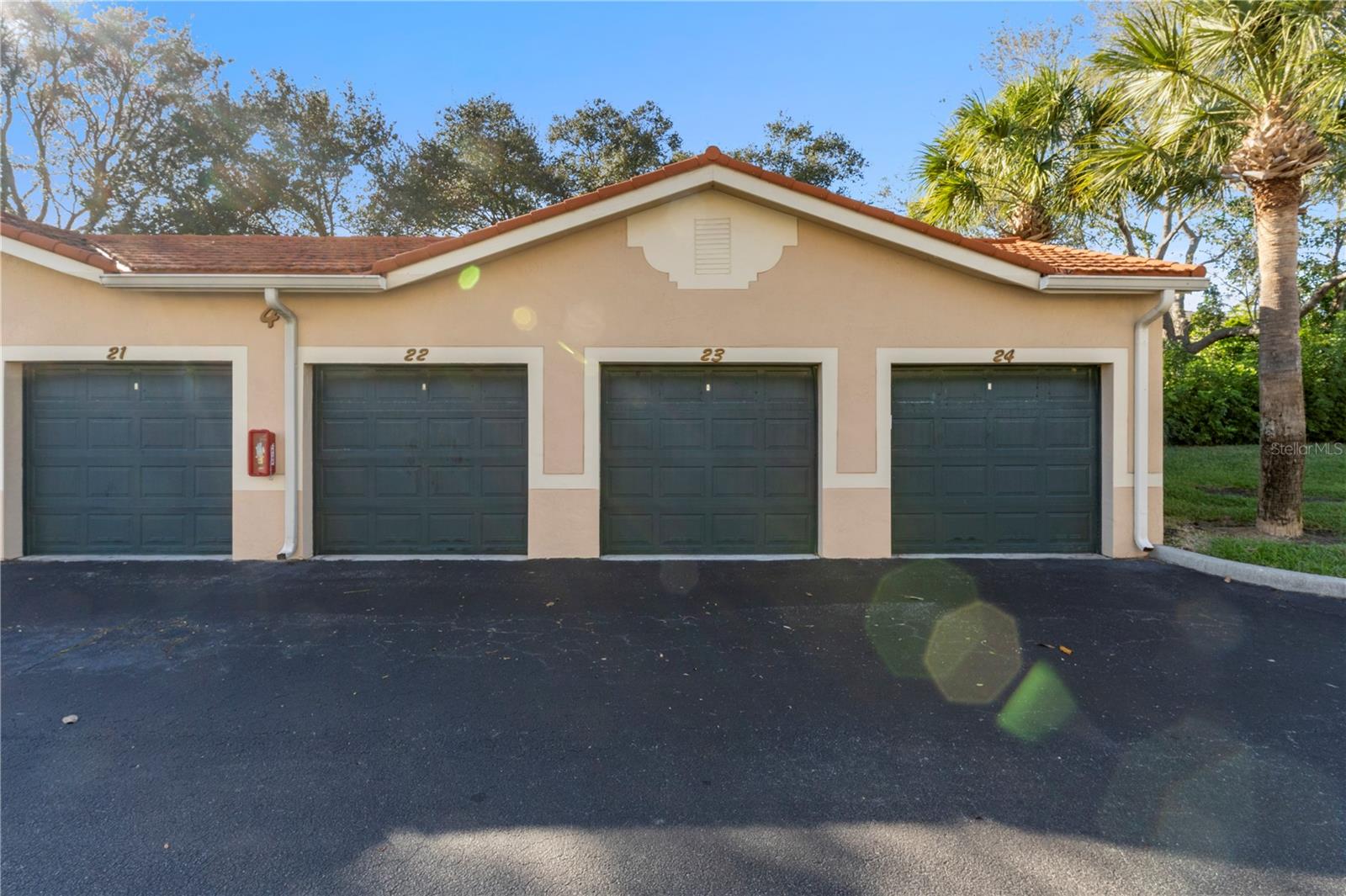 Image 33 of 39 For 1610 42nd Circle 211