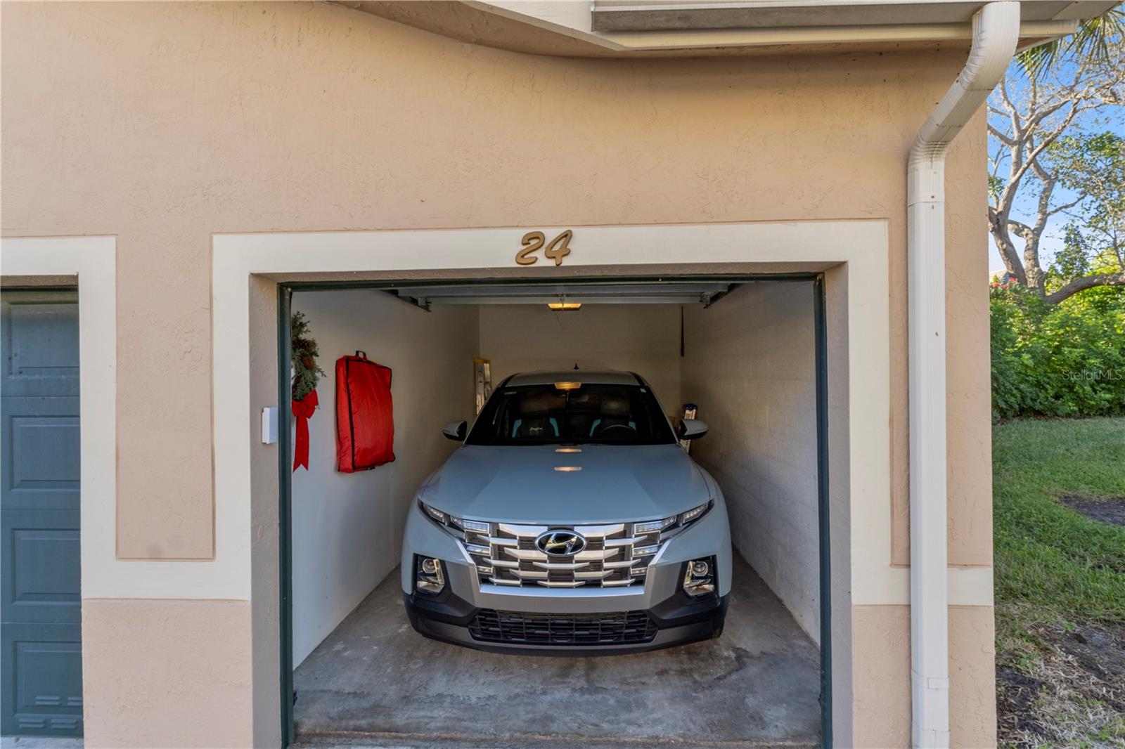 Image 34 of 39 For 1610 42nd Circle 211