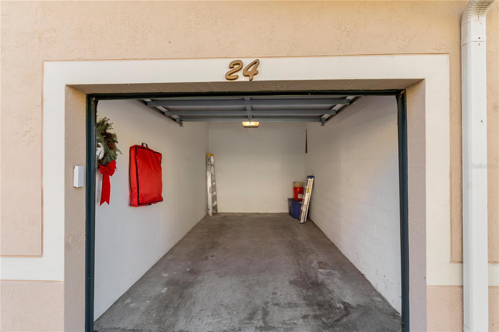 Image 35 of 39 For 1610 42nd Circle 211