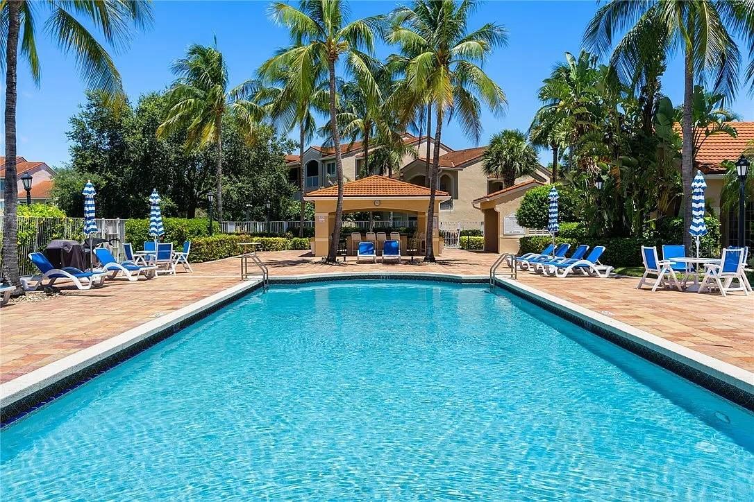 Image 36 of 39 For 1610 42nd Circle 211