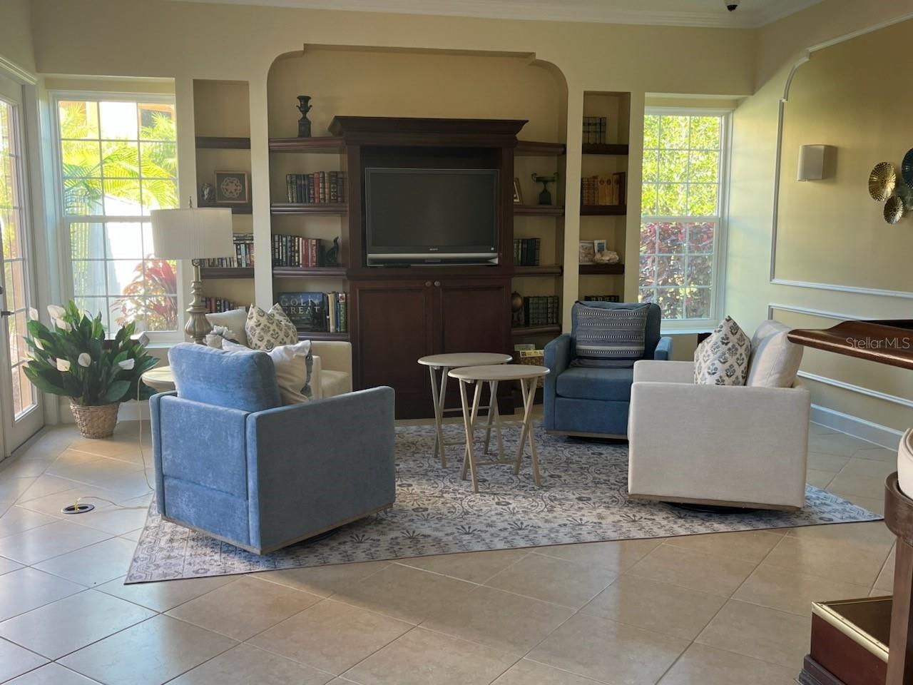 Image 38 of 39 For 1610 42nd Circle 211