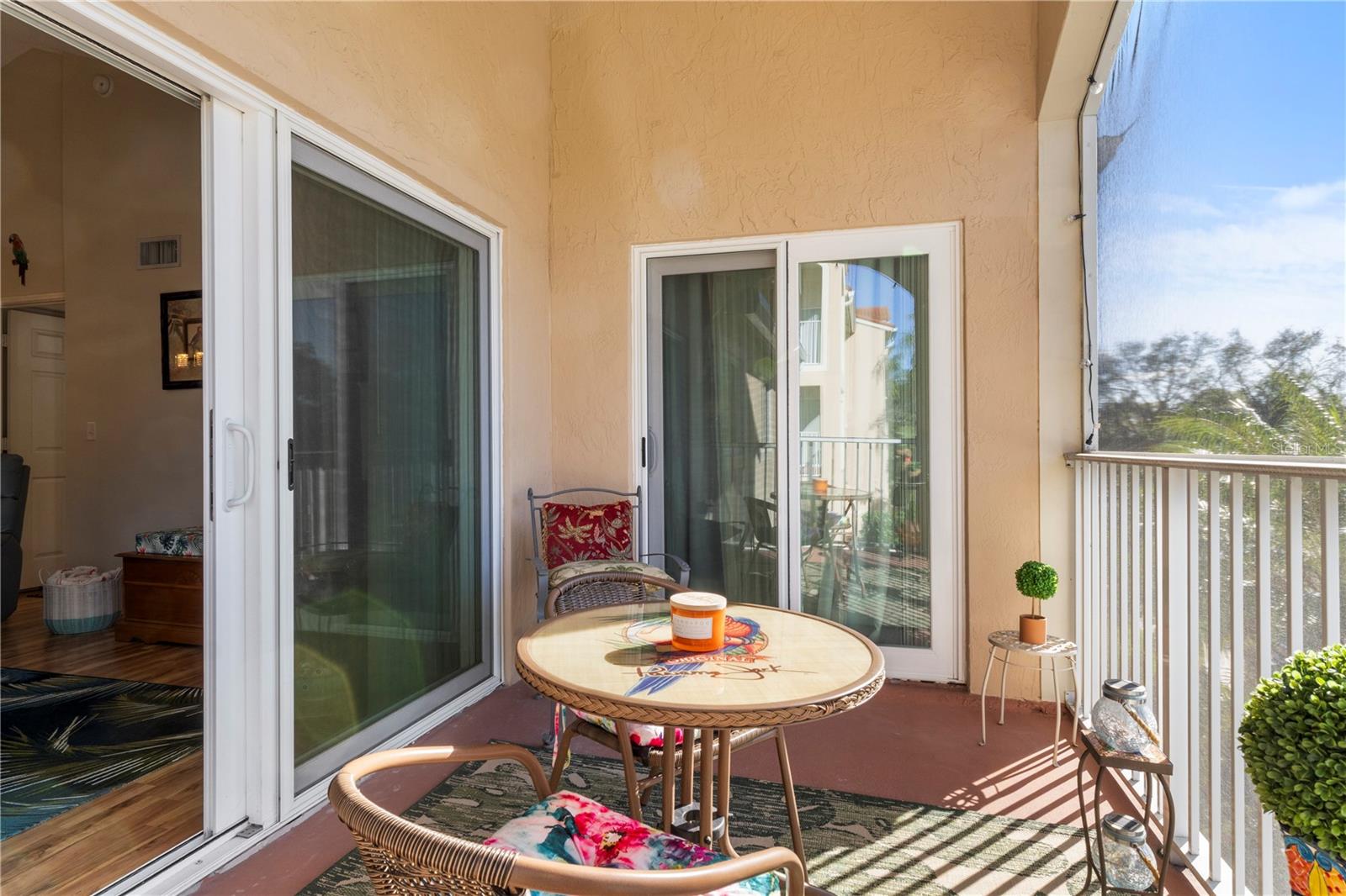 Image 5 of 39 For 1610 42nd Circle 211