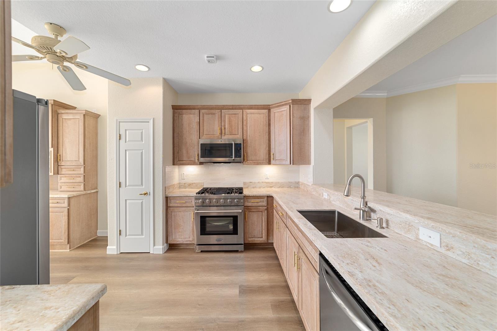 Image 20 of 79 For 13160 93rd Circle