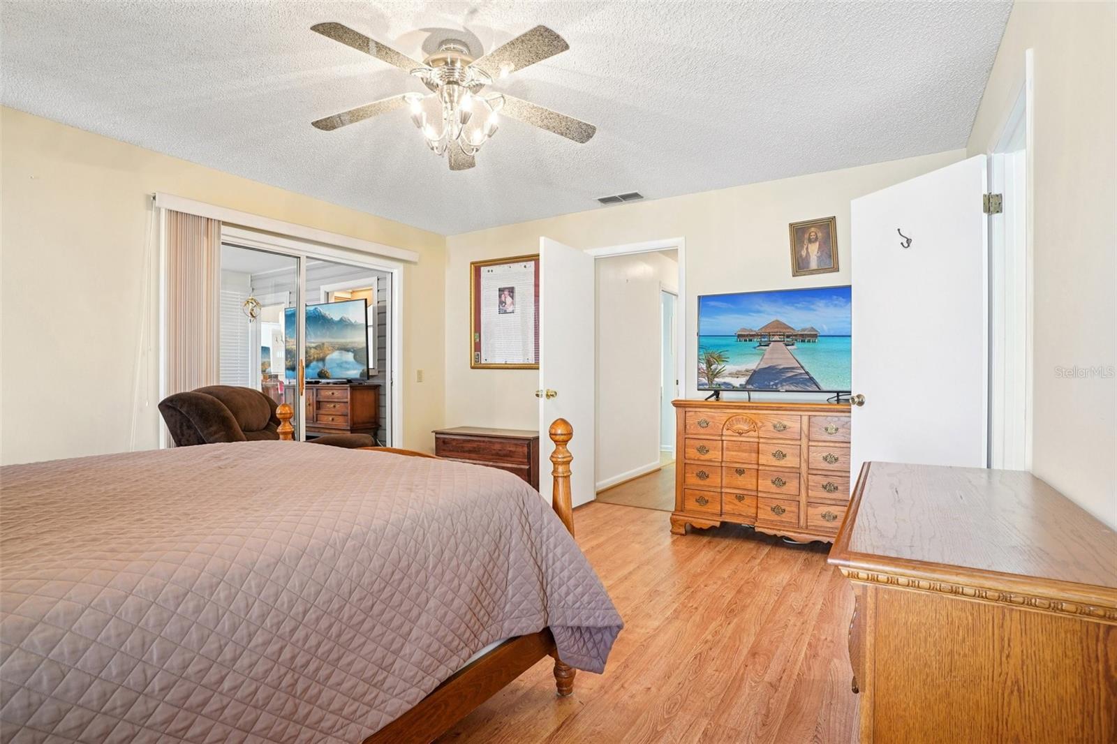 Image 17 of 51 For 1305 Moray Court