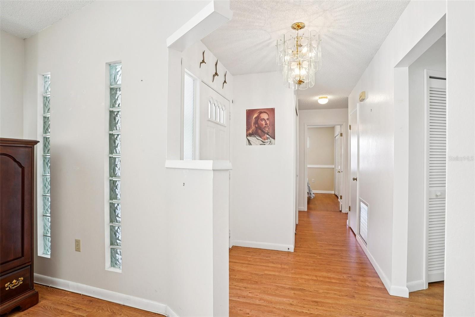 Image 7 of 51 For 1305 Moray Court