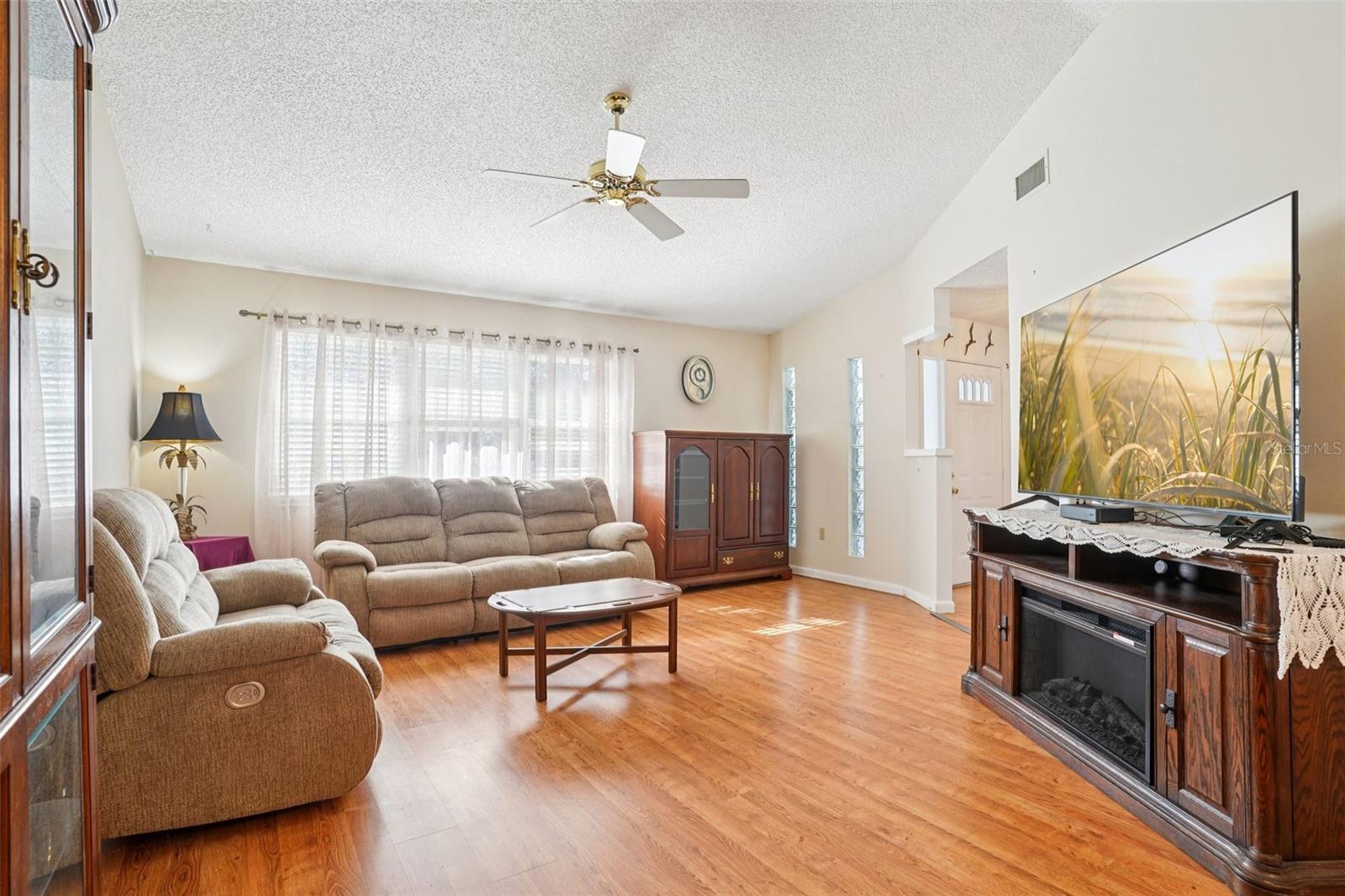 Image 9 of 51 For 1305 Moray Court