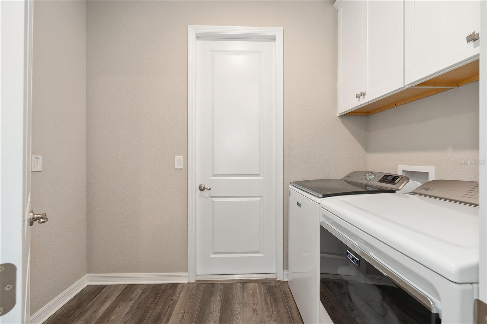 Image 22 of 46 For 10390 99th Street