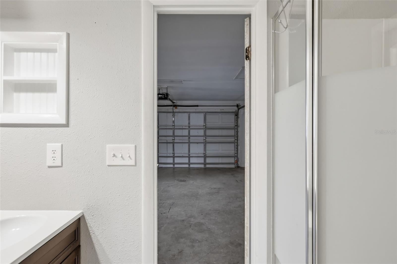 Image 22 of 36 For 920 Lyle Avenue