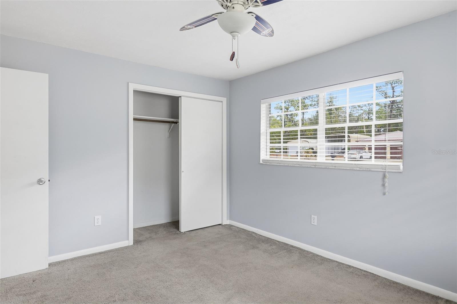 Image 23 of 36 For 920 Lyle Avenue