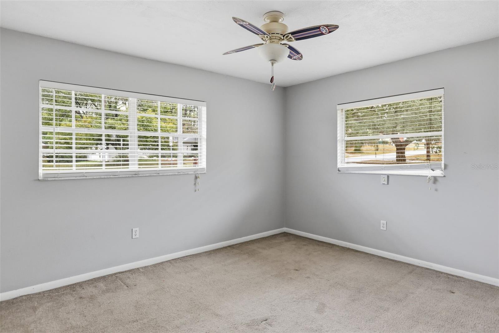 Image 24 of 36 For 920 Lyle Avenue