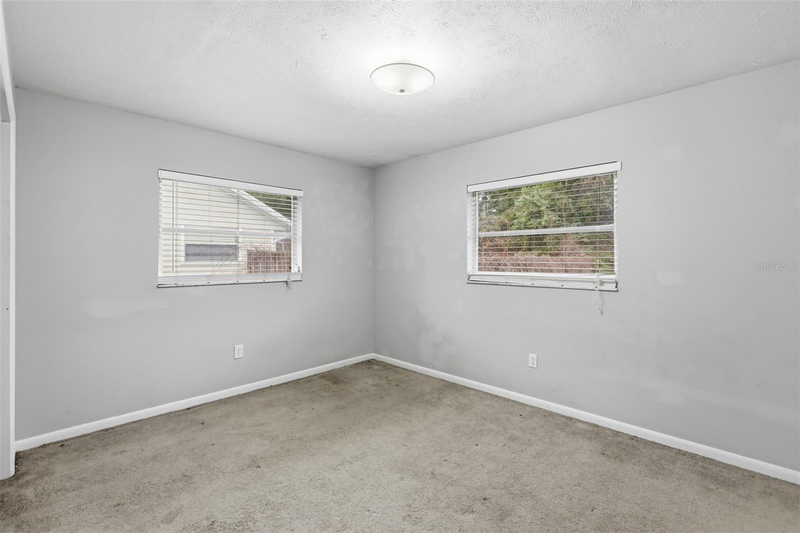 Image 25 of 36 For 920 Lyle Avenue