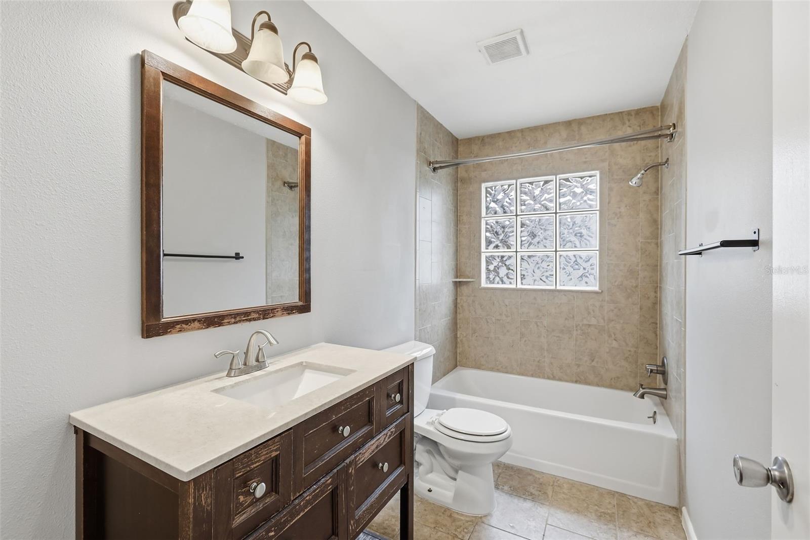 Image 26 of 36 For 920 Lyle Avenue