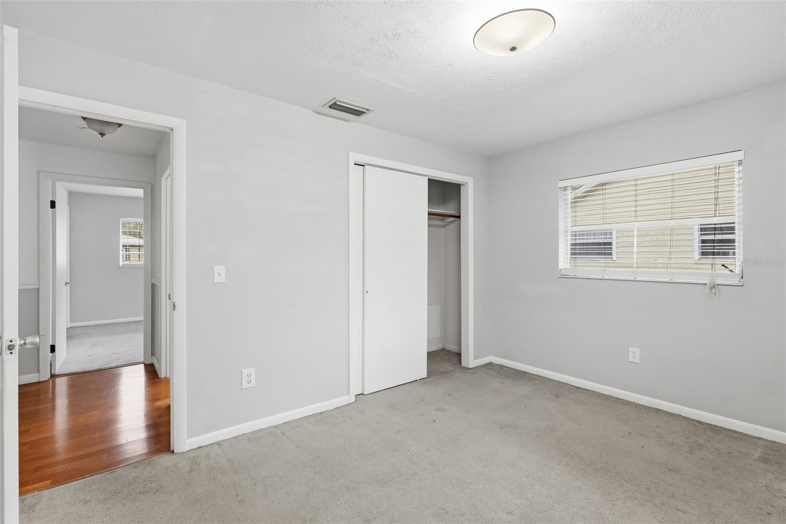 Image 28 of 36 For 920 Lyle Avenue