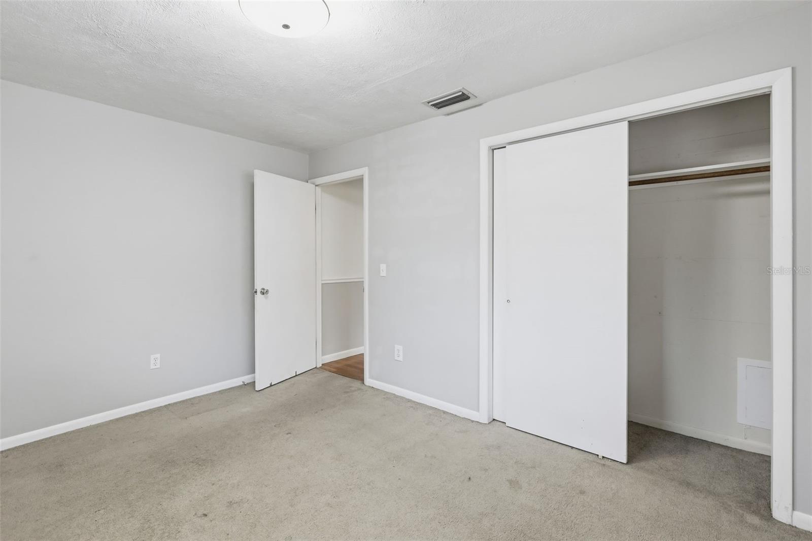 Image 29 of 36 For 920 Lyle Avenue