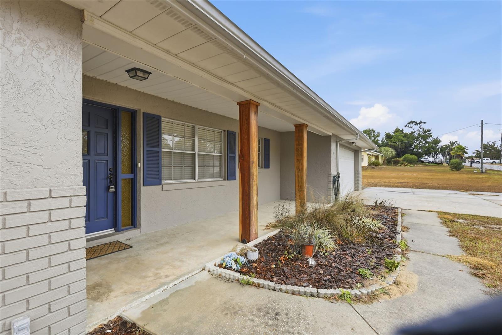 Image 3 of 36 For 920 Lyle Avenue