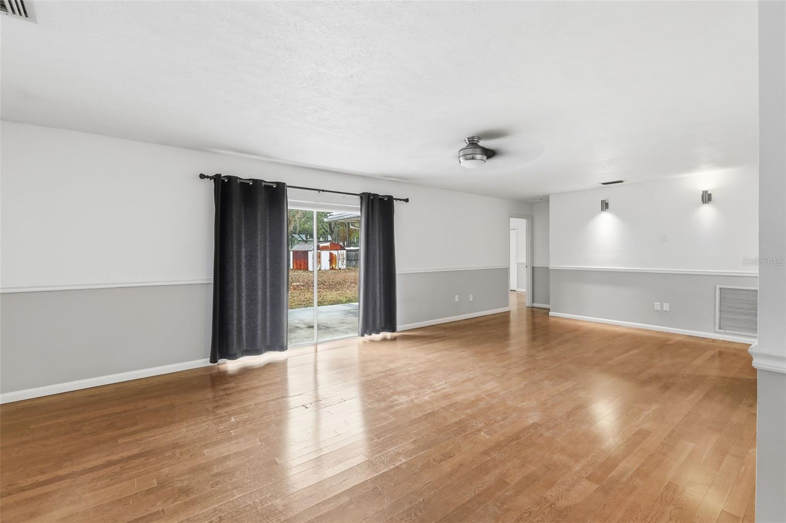 Image 8 of 36 For 920 Lyle Avenue