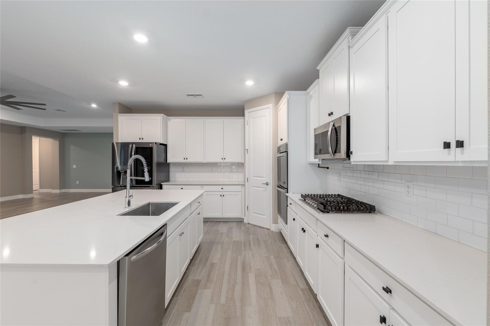 Image 16 of 75 For 4226 11 Avenue