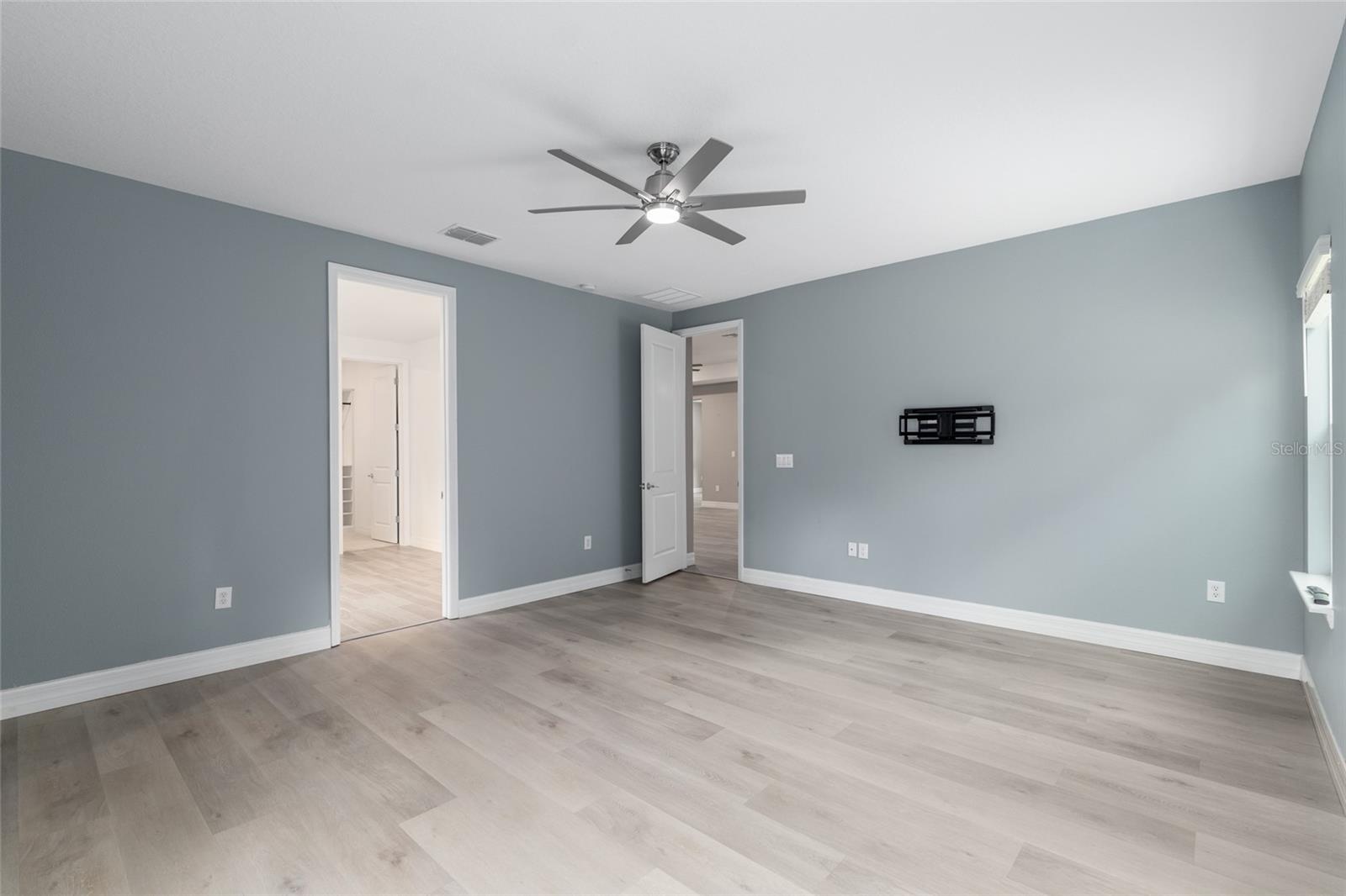 Image 28 of 75 For 4226 11 Avenue