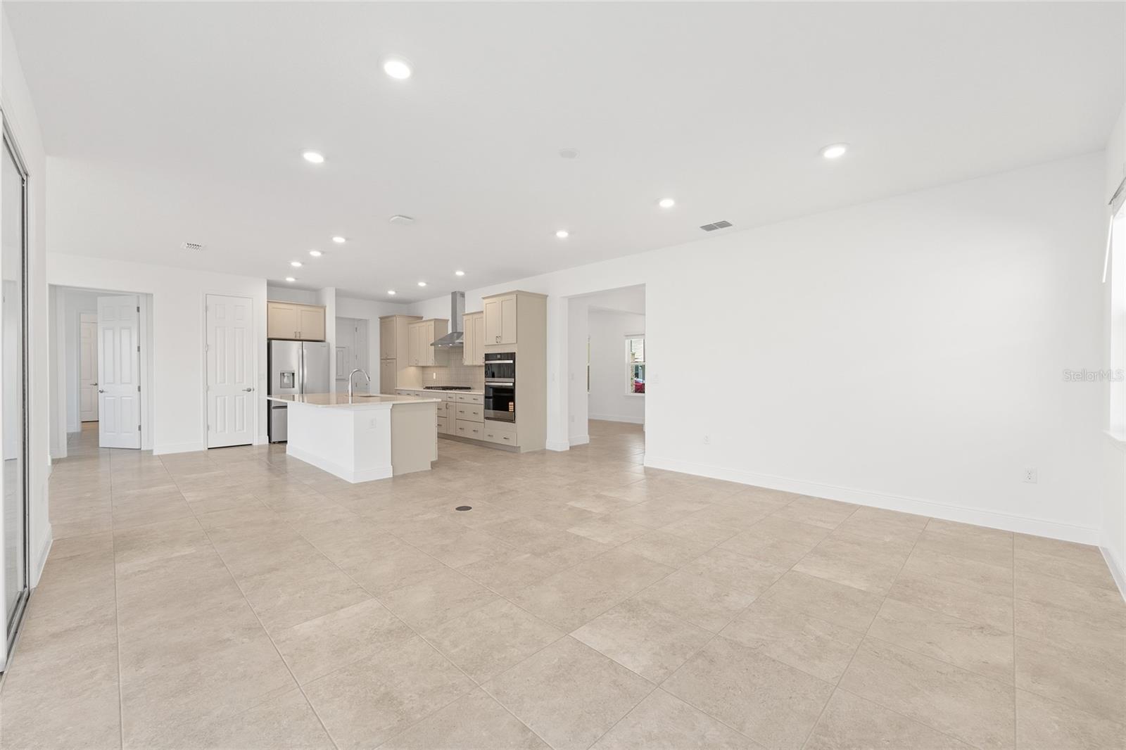 Image 12 of 39 For 8425 101st Avenue