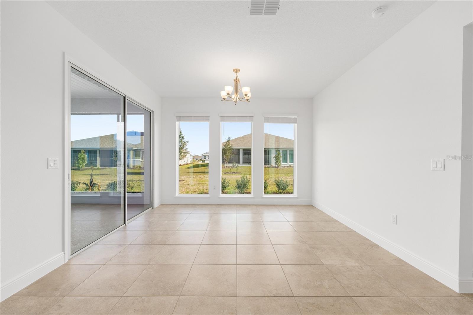 Image 14 of 39 For 8425 101st Avenue