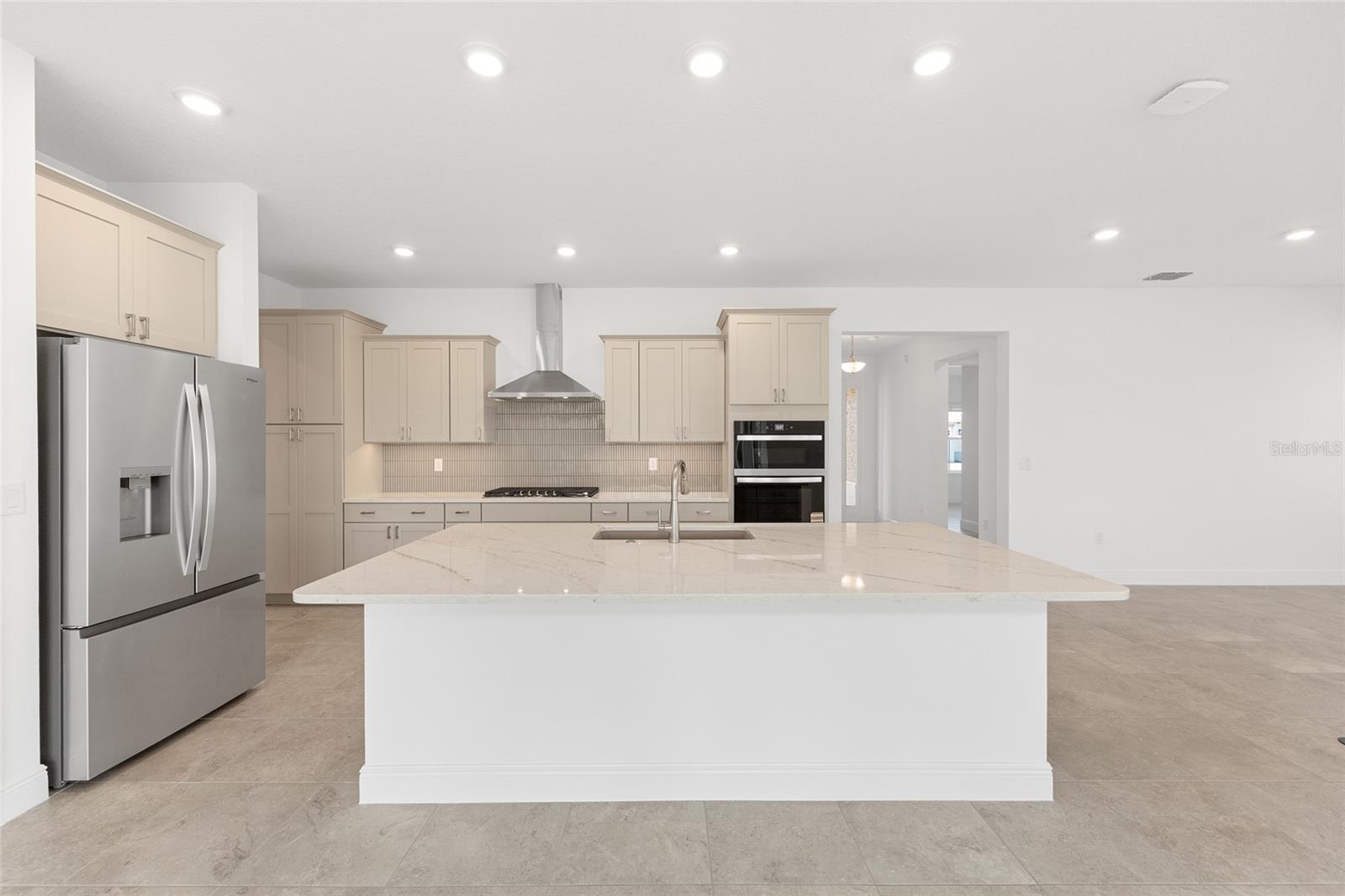 Image 16 of 39 For 8425 101st Avenue