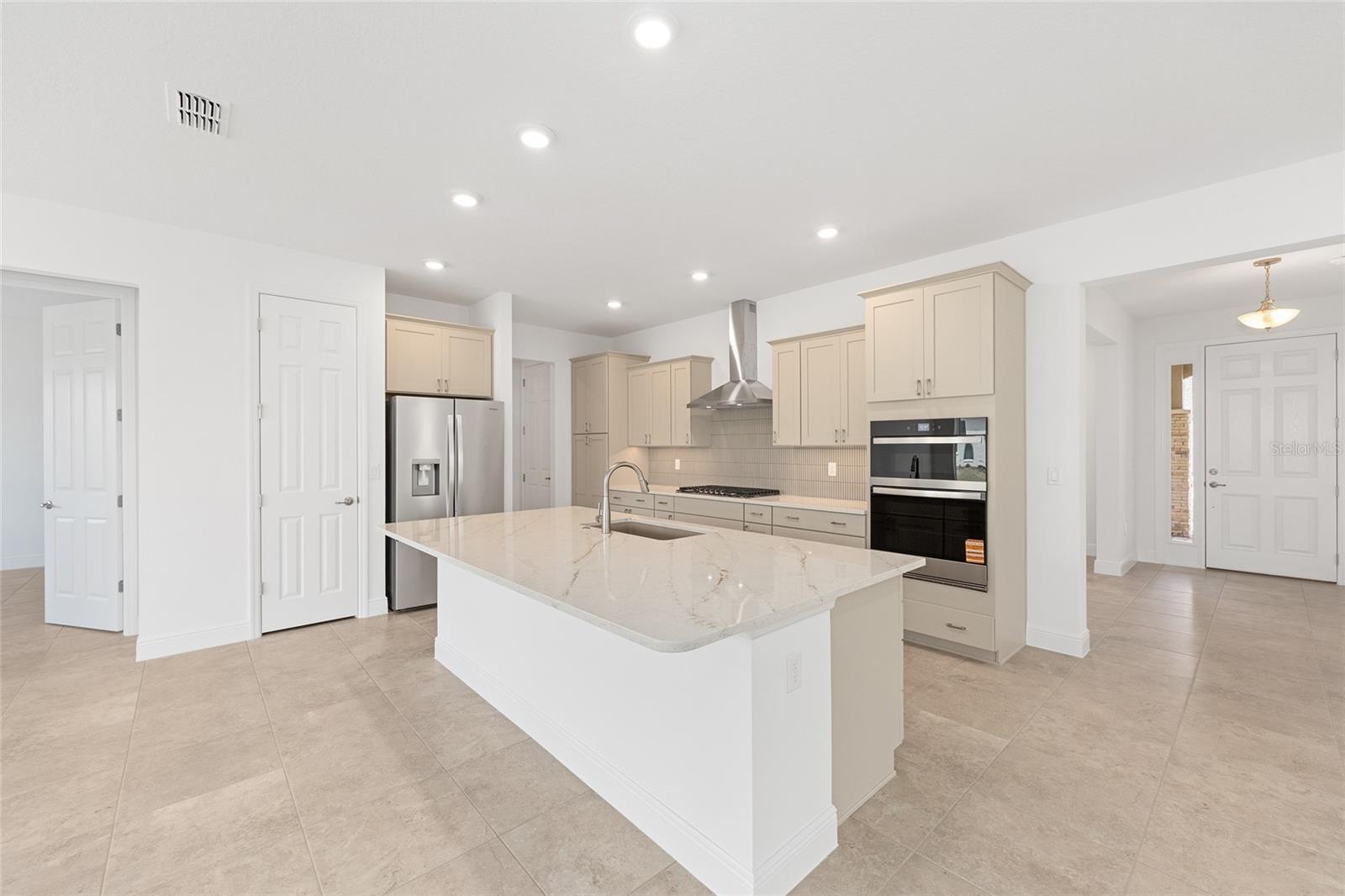 Image 17 of 39 For 8425 101st Avenue