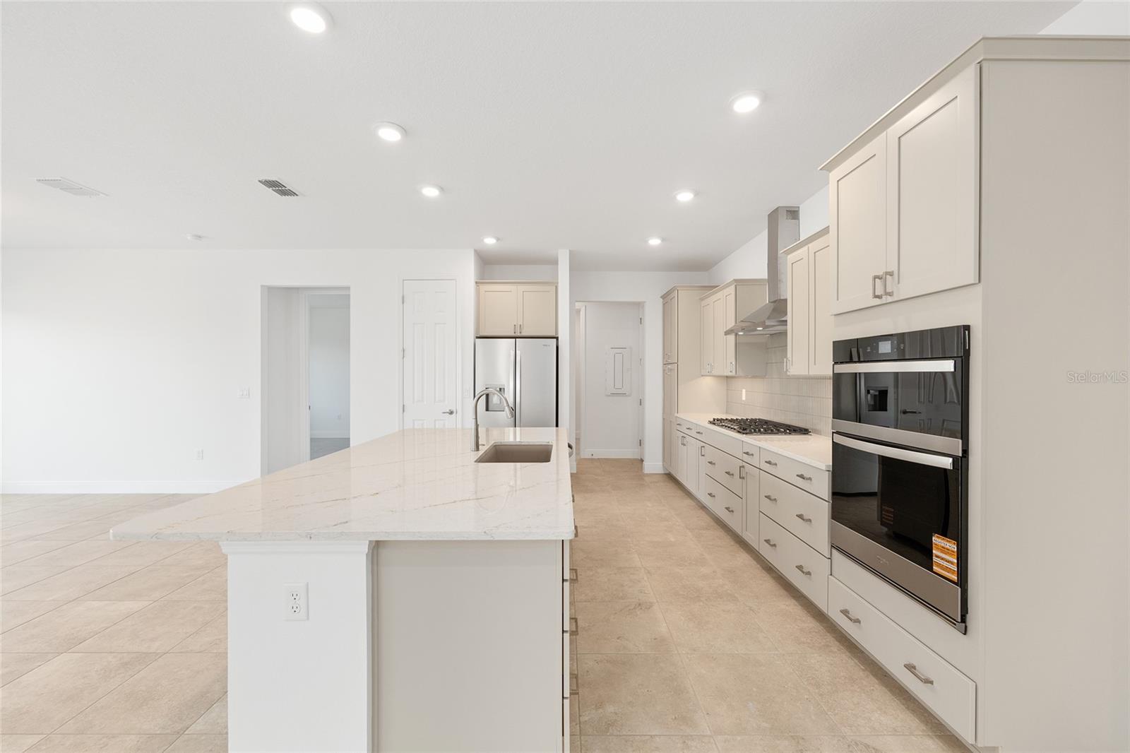 Image 18 of 39 For 8425 101st Avenue