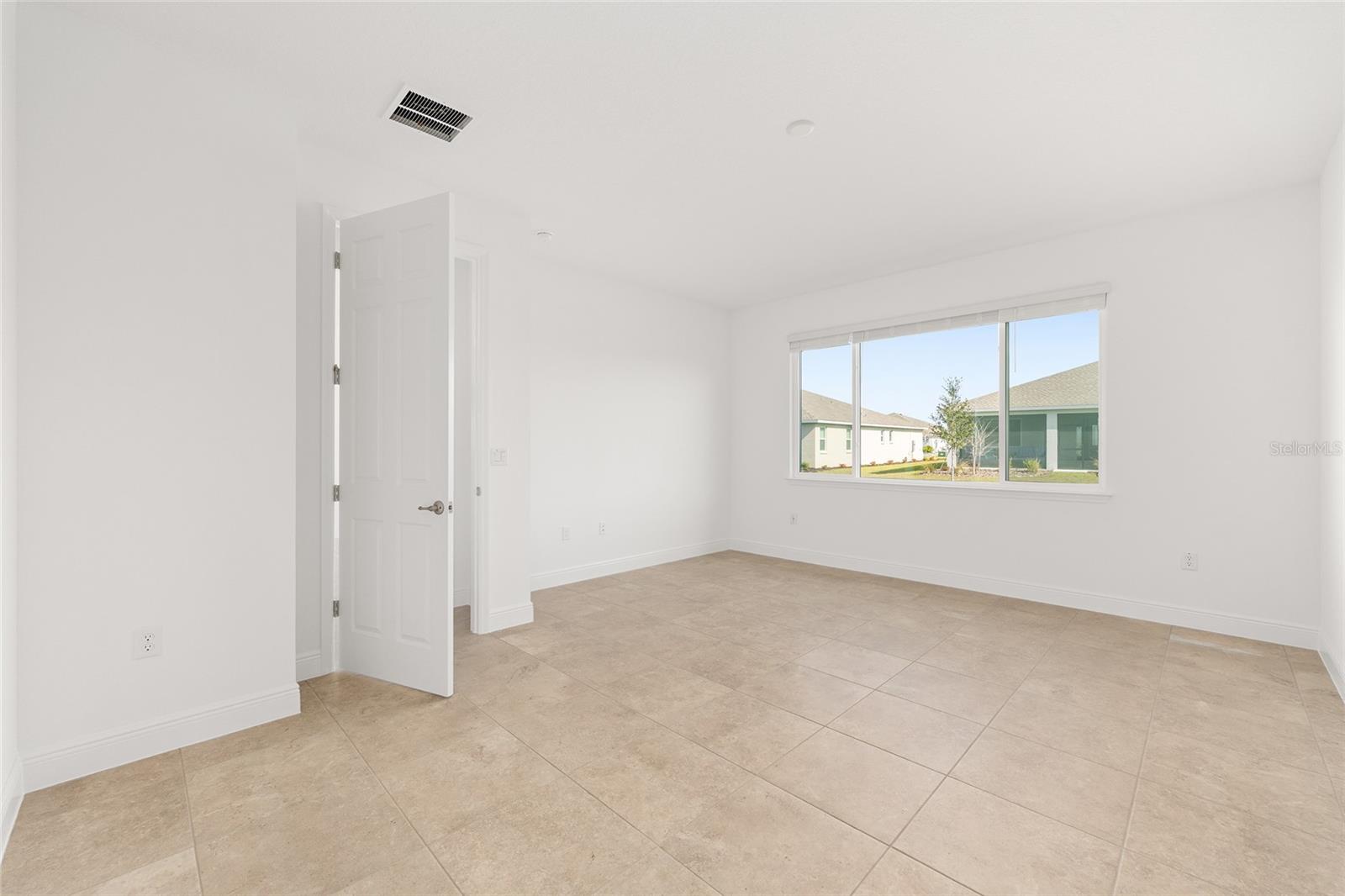 Image 22 of 39 For 8425 101st Avenue