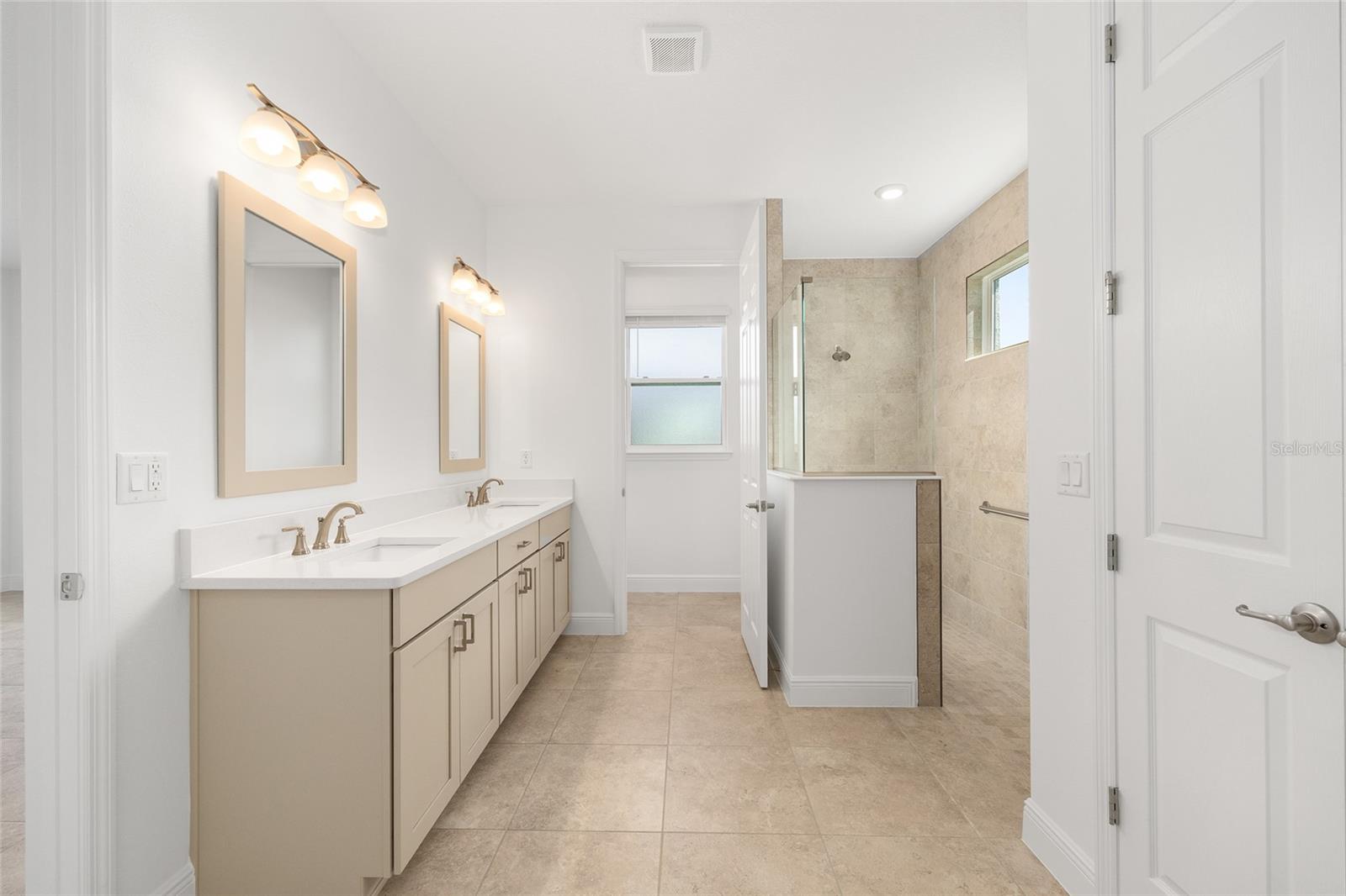 Image 24 of 39 For 8425 101st Avenue