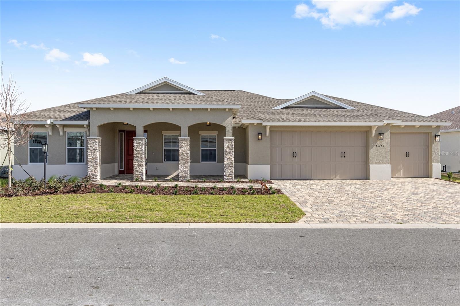 Image 4 of 39 For 8425 101st Avenue