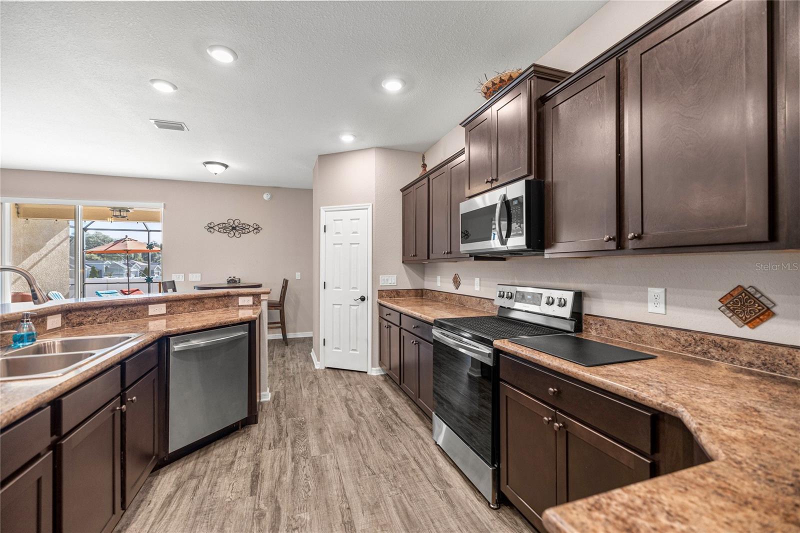 Image 18 of 37 For 8923 42nd Court