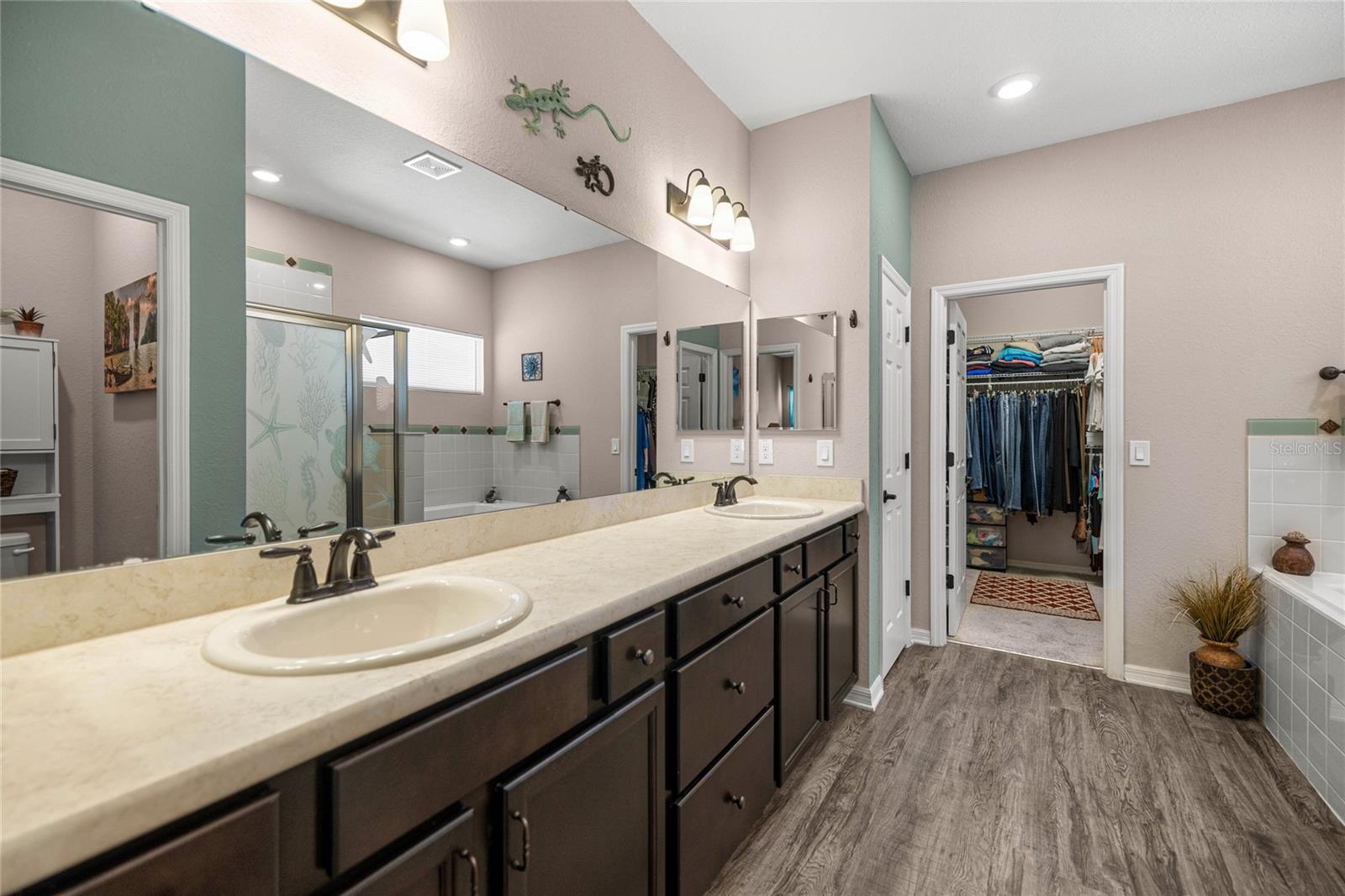 Image 22 of 37 For 8923 42nd Court