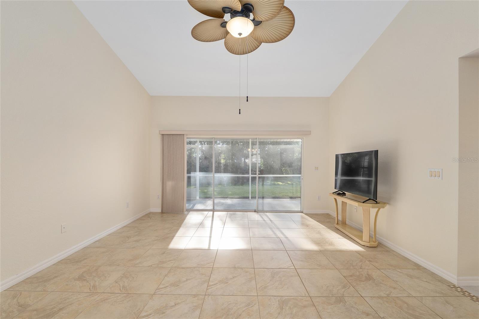 Image 10 of 52 For 5411 Admiral Way 4-101