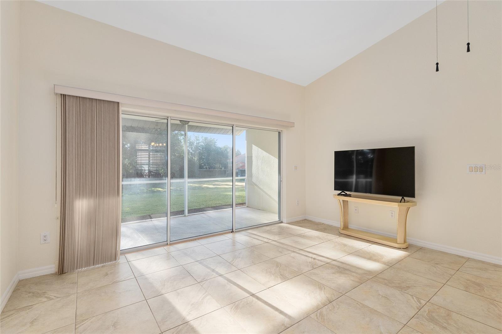 Image 11 of 52 For 5411 Admiral Way 4-101