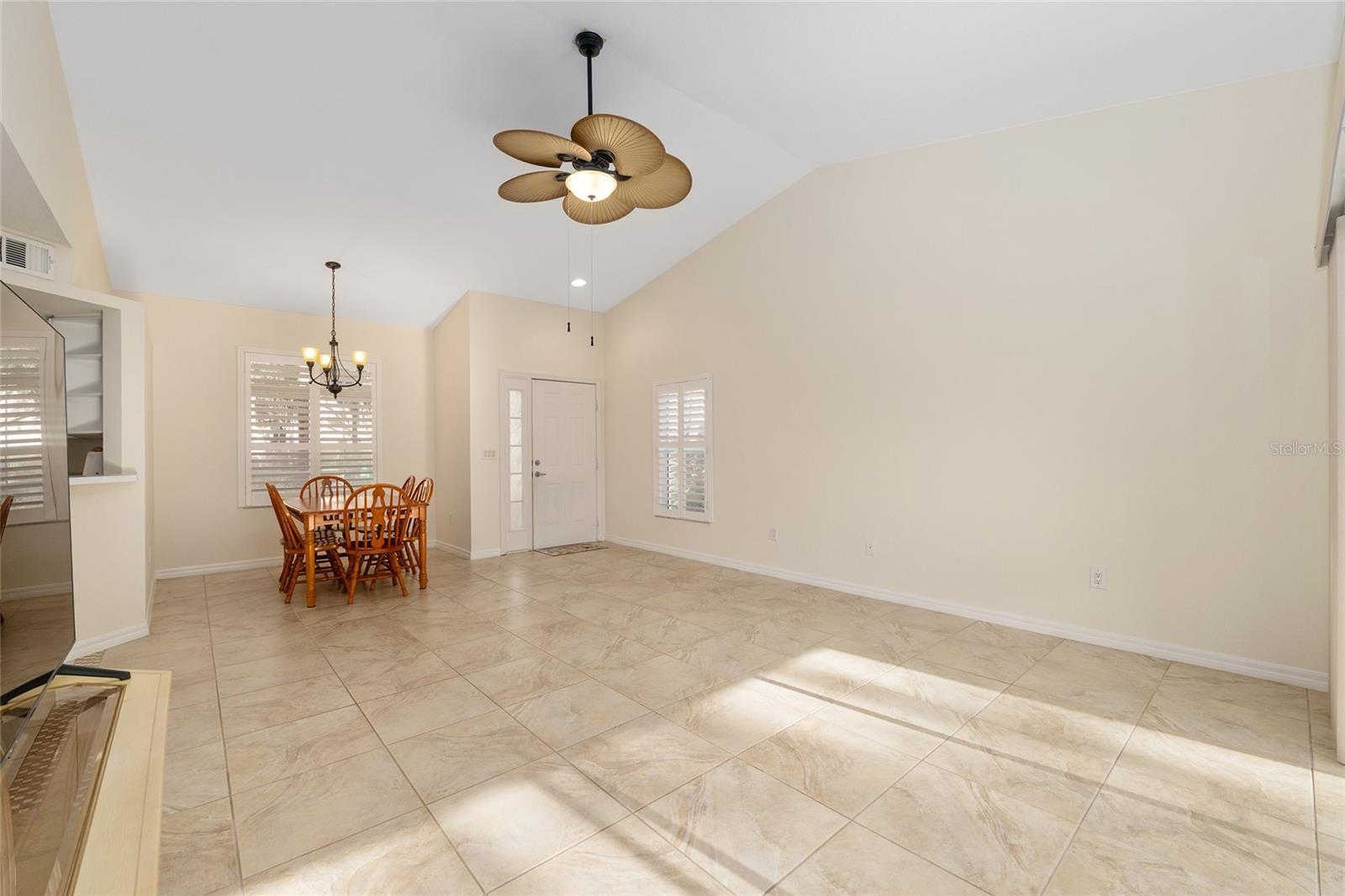 Image 13 of 52 For 5411 Admiral Way 4-101