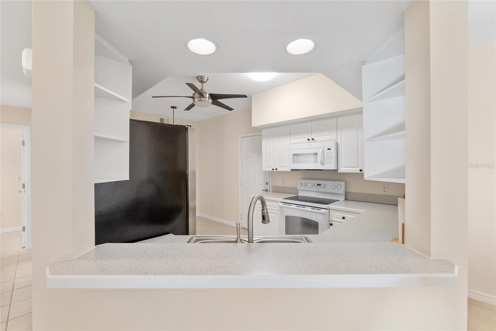 Image 17 of 52 For 5411 Admiral Way 4-101