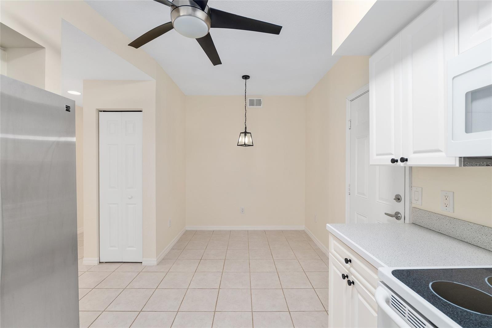 Image 22 of 52 For 5411 Admiral Way 4-101