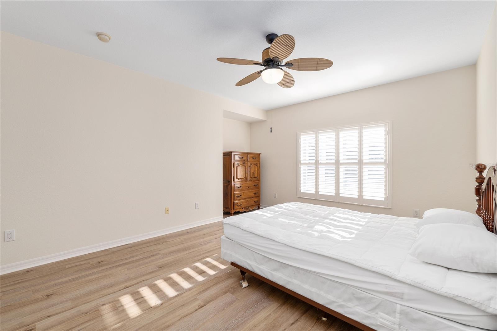 Image 26 of 52 For 5411 Admiral Way 4-101