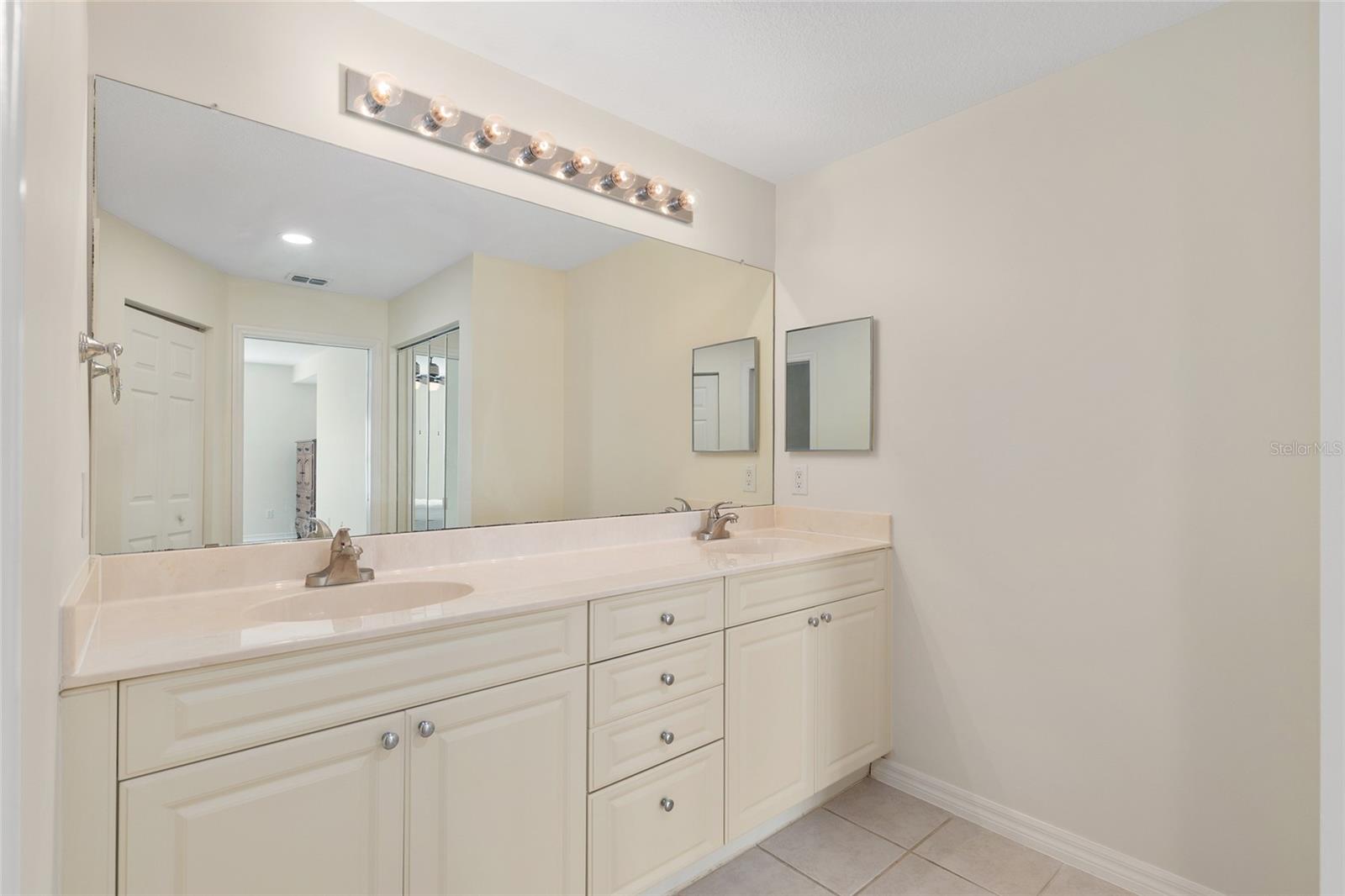 Image 29 of 52 For 5411 Admiral Way 4-101