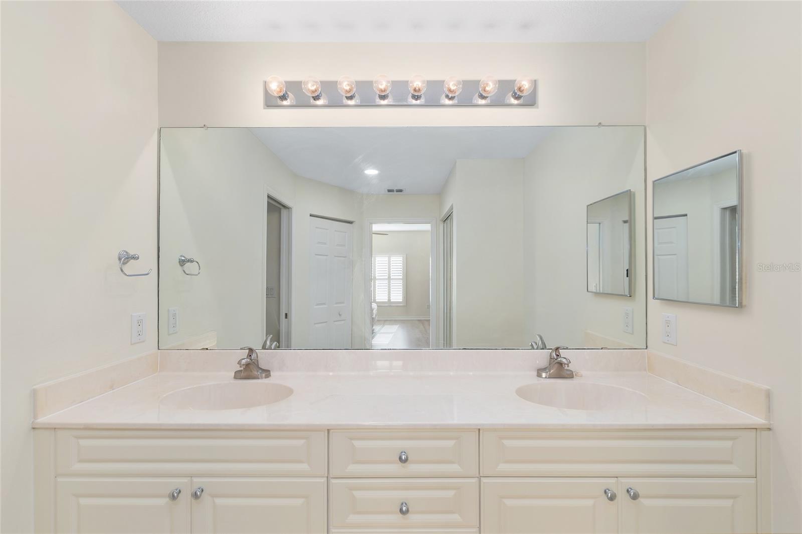 Image 30 of 52 For 5411 Admiral Way 4-101