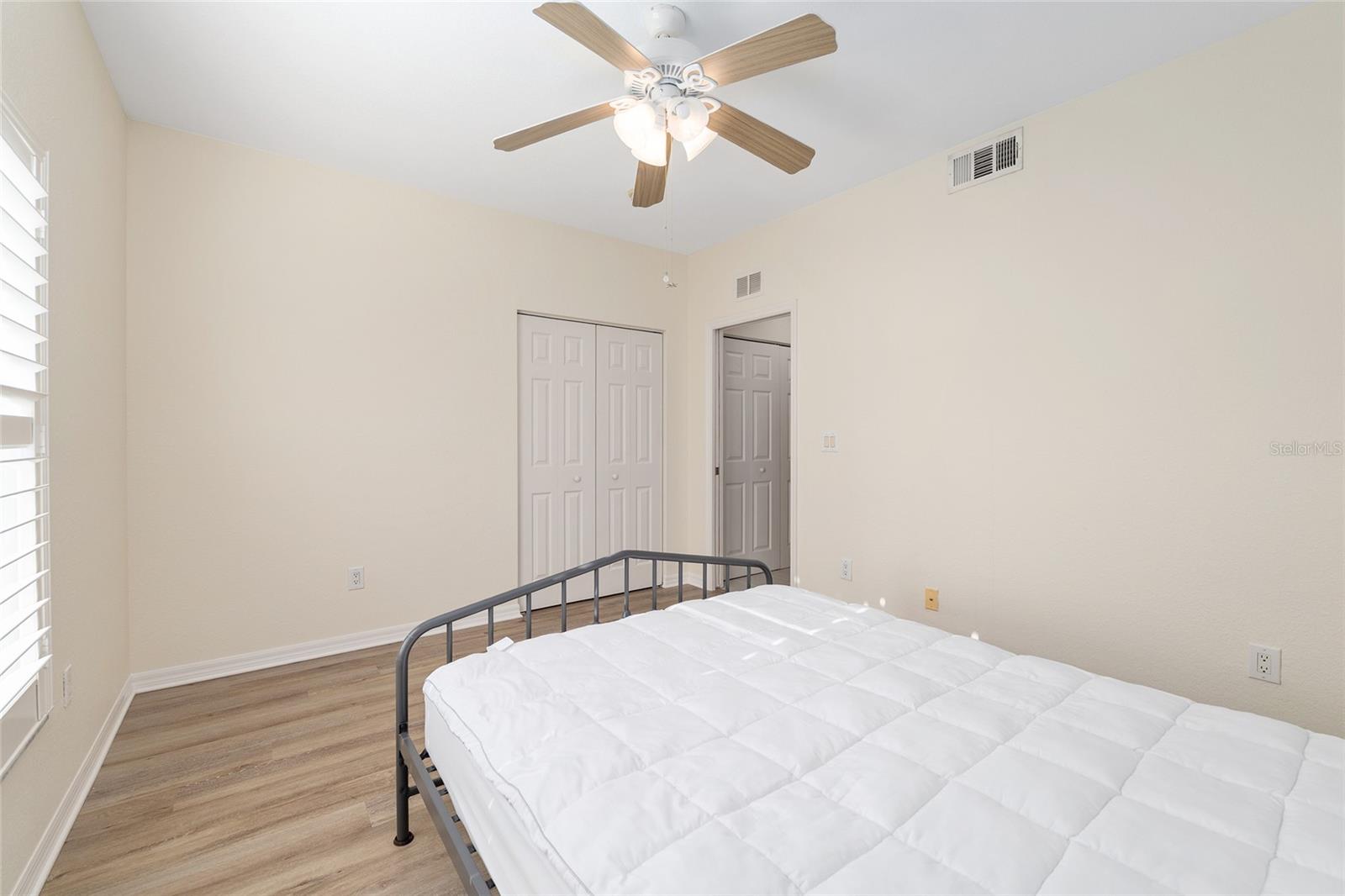 Image 36 of 52 For 5411 Admiral Way 4-101