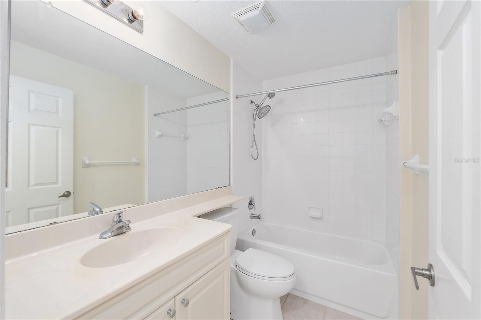 Image 37 of 52 For 5411 Admiral Way 4-101