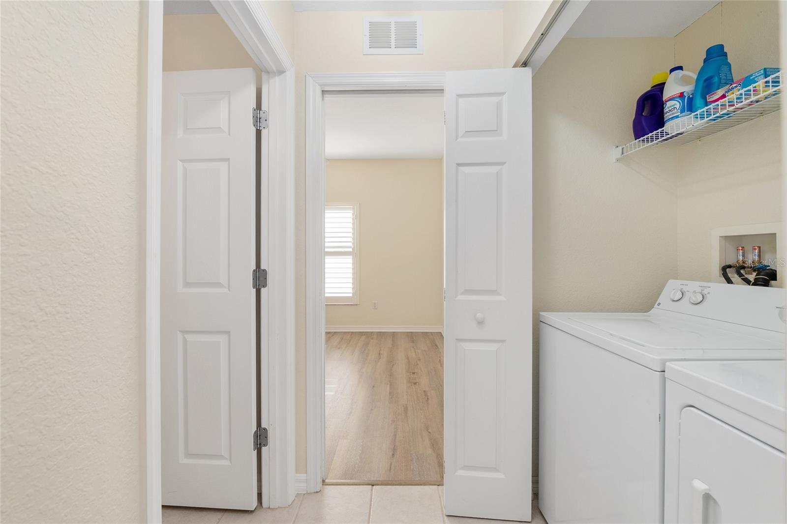 Image 39 of 52 For 5411 Admiral Way 4-101